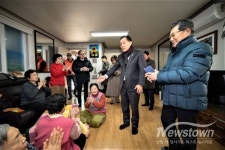 새해 첫날부터 현장시장실…이재준 수원특례시장, 경로당·육교 점검