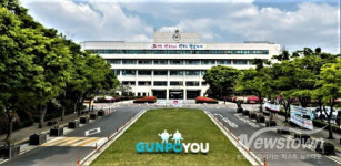 군포 산본도서관, 8월까지 지역예술가 작품 전시 운영…도서관이 문화예술 공간으로