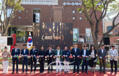 아산시, 주민·예술인 복합문화공간 '송곡 은행나무 창작마루' 개관