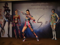 아이샹젠 퀸스블레이드 코스튬에 게이머 이목 집중