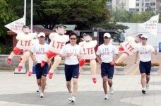 KT, 서울 주요 도심서 WARP 러닝맨 이벤트