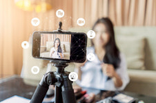 라이브 커머스 향한 별들의 전쟁 시작됐다