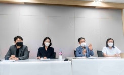 SKT, B2C 대화형 AI 서비스 에이닷 승부수...앱하나로 연결