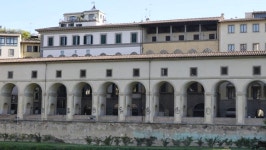 피렌체 바사리 회랑 기둥에 스프레이로 낙서 휘갈긴 독일 관광객 체포