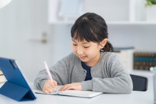 日 초등생도 생성형 AI 활용…과제 대행 우려 확산