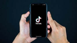 트럼프, 틱톡 매각 시한 또 연장…美·中 갈등 속 협상 난항