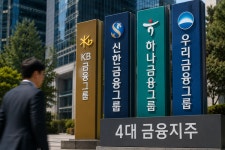 상반기 4대 금융지주 순익 11조 넘는다...역대 최대 전망