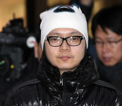 신정환, 경찰조사 후 유치장 재입감