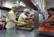 HUG, 부산 노인복지관에서 사랑의 삼계탕 봉사활동 