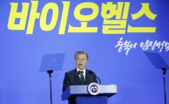 文대통령 “신성장동력 바이오산업, 글로벌 수준으로 육성”