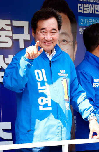 [포토] 유세 마지막 날, 지지자들과 인사하는 이낙연 후보