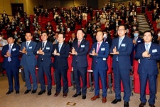 “불굴의 건설, 위기극복 앞장서 달라”