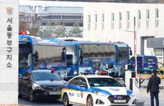 [포토] 서울동부구치소 확진자 경북북부 제2교도소로 이감 시작