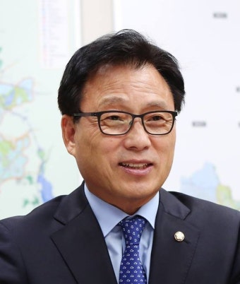 차기 법사위원장 박광온 사실상 확정…‘유력 후보’ 정청래 “축하드린다”