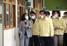 김부겸 “2학기부턴 모든 학생 전면등교 추진 예정”