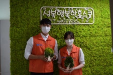 홈씨씨봉사단, 지역아동센터에 스칸디아모스 액자 설치