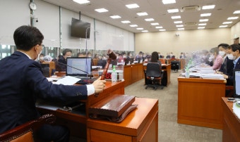 국회 보건복지위, 수술실 폐쇄회로(CC)TV 설치법안 통과..의협 ‘헌법소원’ 예고