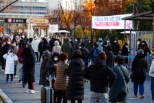 국내 코로나19 신규 확진자 5000명 넘어섰다