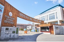 한국폴리텍대학 남인천캠퍼스 이색 졸업자 많아 눈길