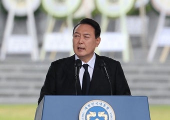 윤 대통령, 현충일 추념사…“제복입은 영웅들이 존경받는 나라 만들 것”
