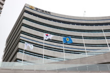 경기도의회, 3개 기관 ‘화합’ 상징 ‘통합 국기 게양대’ 설치