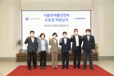 유경에이치앤디 | 오유경 식약처장, 반도체 활용 디지털 의료기기 제조현장 방문