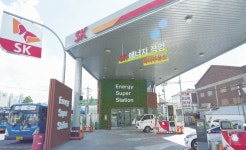 [308兆 MES시장 ‘스탠바이’] “8시간 걸린 전기트럭 충전 40분이면 80%까지 채워요”