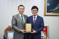 홍문표 국회의원, 서울사회복지대상 대회장 추대 받아