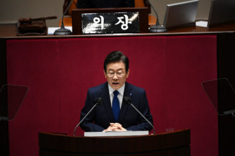 이재명, 국회 연설 데뷔 “국민 삶 보장받는 ‘기본사회’로 가야…‘외교참사’ 책임 물을 것”