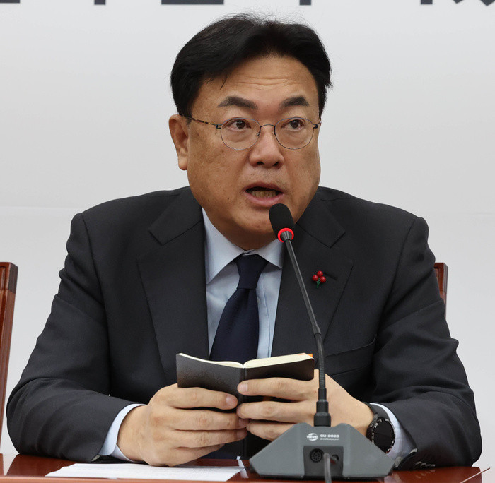 한국 정치권, 대통령 체포 관련 갈등 계속…윤 대통령 체포 계획 도마 위