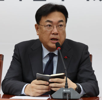 한국 정치권, 대통령 체포 관련 갈등 계속…윤 대통령 체포 계획 도마 위