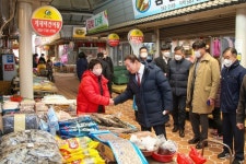 조근제 함안군수, 설맞이 전통시장 민생행보 나서