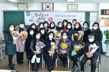 부산 부경중ㆍ부경보건고, 30~80대 늦깎이 학생 졸업식