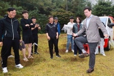 이상일 용인시장, 노동가족 한마음 대축제 관계자 격려