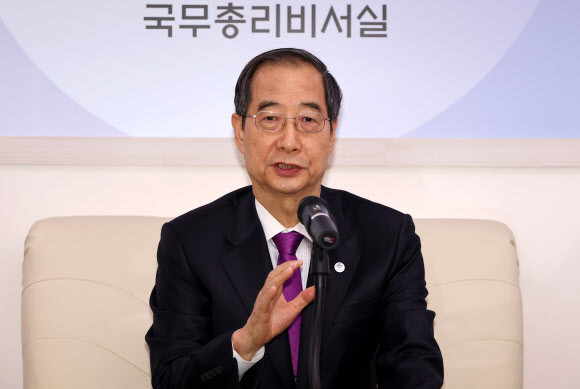 국무총리 한덕수, 주한 독일·프랑스 기업과 간담회 진행 경영활동 적극 펼치어 국가 경제 지원 호소 및 국정 안정 대책 논의