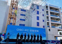 25년만의 PC아파트…8t 외벽 10분만에 척척