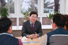 이상일 용인특례시장 새해 맞아 노조 사무실 방문 격려