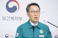 정부 “의료현장으로 복귀하라”…오는 29일 마지노선 통보