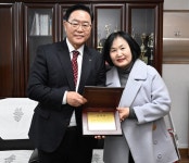 양주시, 퇴임교장 6명에게 감사패 수여…  새로운 출발 응원
