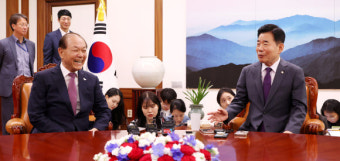 與황우여 만난 김진표 의장, “대통령에게 ‘NO’ 라고 할 수 있어야”