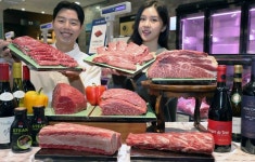 신세계百, 한우데이 앞두고 신세계 암소 특가에 선봬