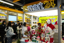 힙해진 이마트24...트렌드랩 성수에 긴줄