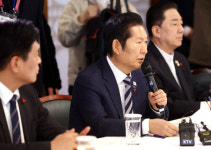 與 “부동산 추가 공급 대책 준비돼…발표 시기 종합적 고려해 결정”
