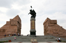 山모양 칭기즈칸 능원 몽골족 성역으로 모셔