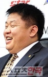 동부 따라 5,000명 웃었다
