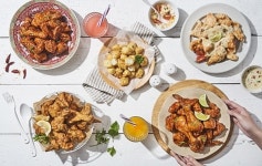 한입에 쏘~옥... 호식이두마리치킨, 쫄깃한 식감 오징어볼 내놔 