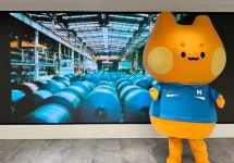 고로 쇳물을 형상화 현대제철, 소통 캐릭터 용강이 공개