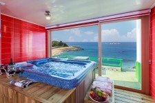 동해바다가 보이는 스파펜션에서 여행의 단꿈을