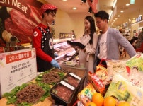 롯데마트, 4월25일까지 ‘창립 20주년 생일잔치’…한우·라면 등 최대 40% 할인과 1+1 등 풍성