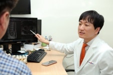 척추질환, 내시경 통해 효과 거둘 수 있어…김승국 인천힘찬병원장, SCI급 학술지에 연이어 논문 게재